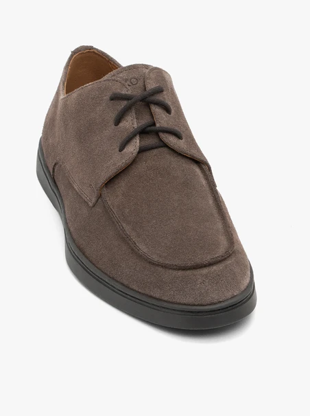 Halbschuhe aus grauem Veloursleder