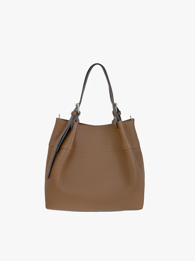 Hellbraune mittelgroße Tasche