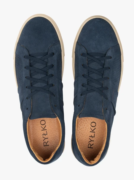 Marineblaue Sportschuhe mit Perforationen