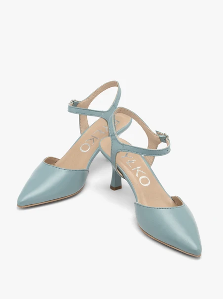 Blaue Pumps mit lackiertem Absatz
