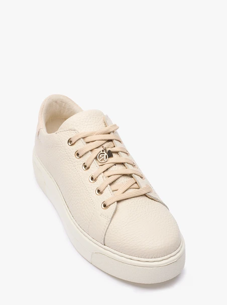 Cremefarbene Turnschuhe aus Leder und Velours