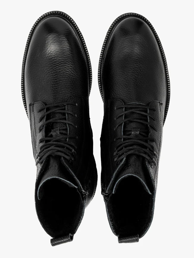 Schwarze Herrenstiefel auf leichter Basis