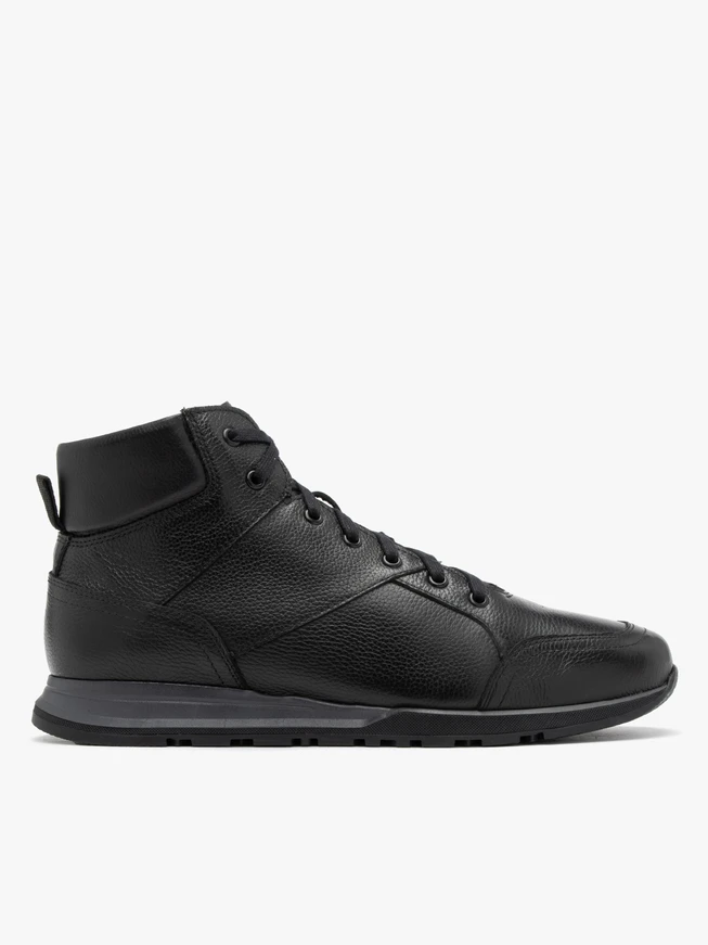 Schwarze Herrenstiefel im sportlichen Stil