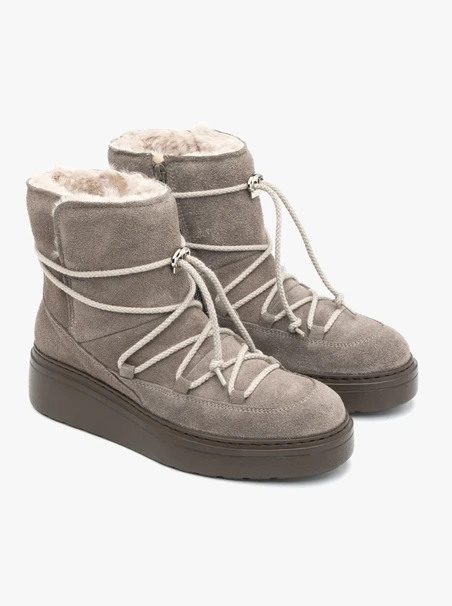 Graue Schneestiefel zum Schnüren