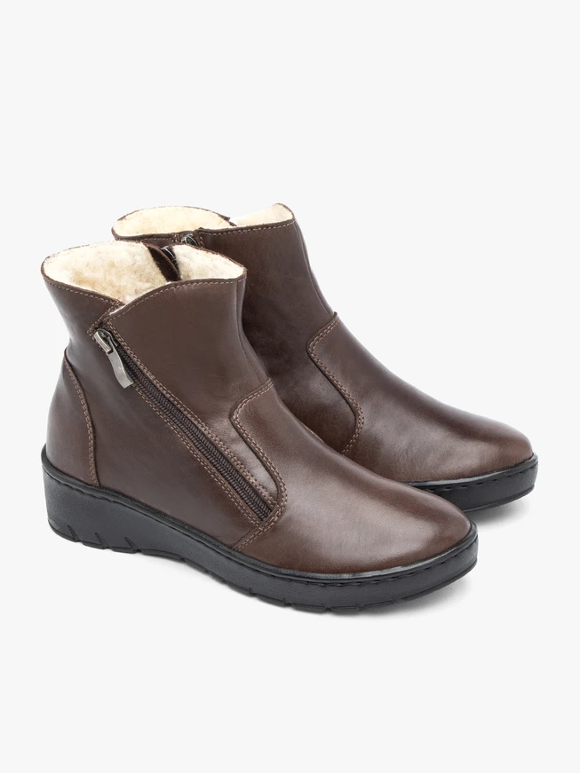 Braune Stiefeletten mit Lammfellfutter