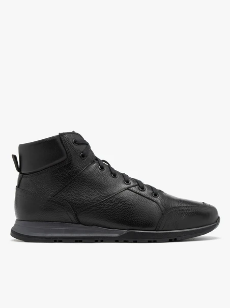 Schwarze Herrenstiefel im sportlichen Stil