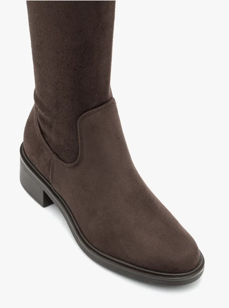 Dunkelbraune Stiefel mit elastischem Schaft