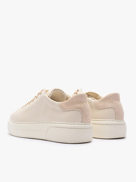 Cremefarbene Turnschuhe aus Leder und Velours