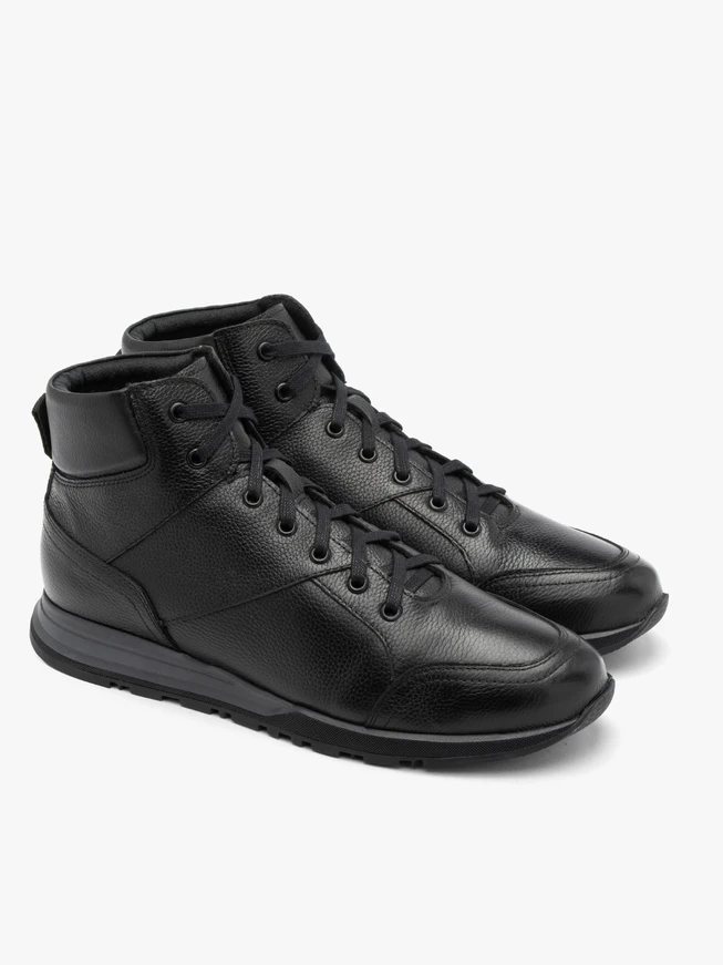 Schwarze Herrenstiefel im sportlichen Stil