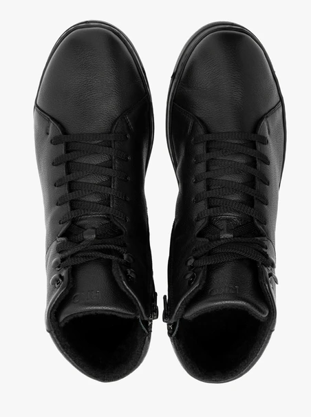 Schwarze isolierte Herrenstiefel mit leichter Sohle