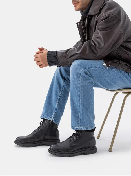 Solide Herrenstiefel mit dekorativem Schaft