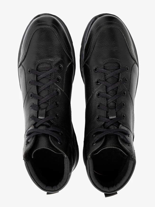 Schwarze Herrenstiefel im sportlichen Stil