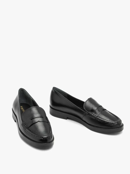Schwarze minimalistische Mokassins aus genarbtem Leder