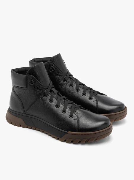 Schwarze Herrenstiefel im sportlichen Stil
