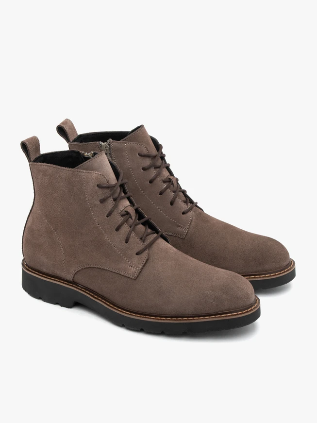 Graue Velourslederstiefel