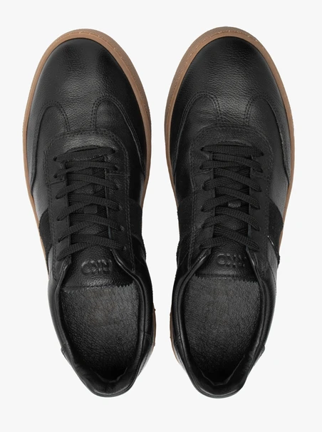 Schwarze Herren Sporthalbschuhe mit beigem Boden