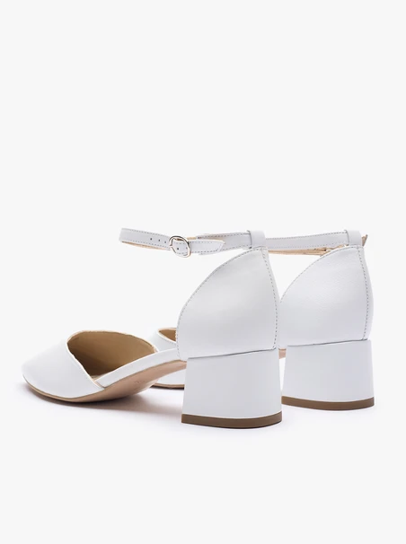 Weiße Stiletto-Pumps für die Braut