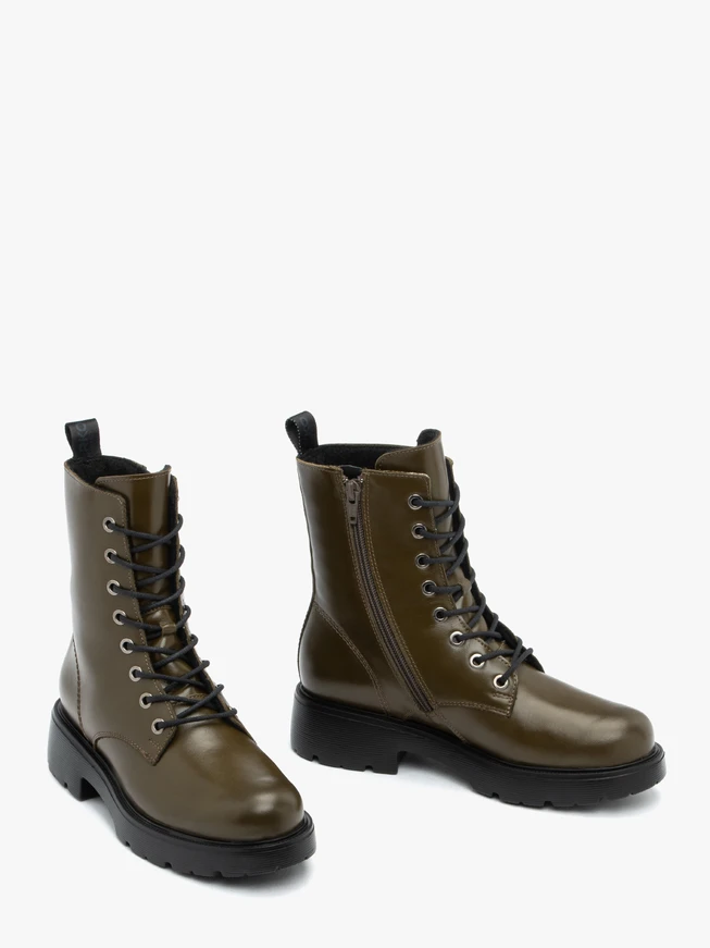 Stiefel aus olivfarbenem Vollnarbenleder