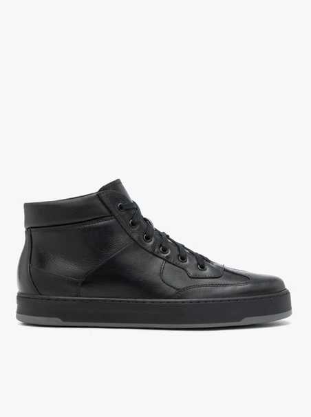 Schwarze Sportschuhe