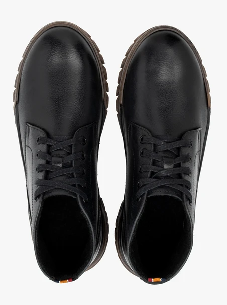 Schwarze Sportschuhe