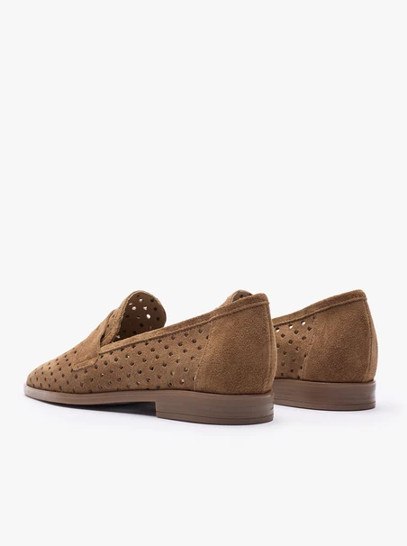 Dunkelbeige Mokassins mit Perforationen