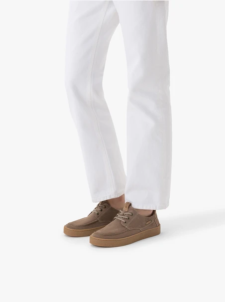 Beigefarbene Schnürhalbschuhe