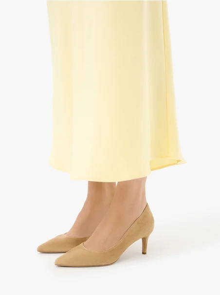 Beigefarbene Stiletto-Pumps