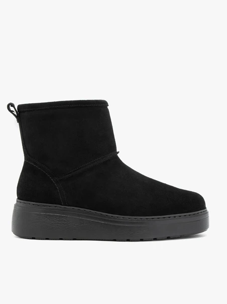 Schwarze knöchelhohe Schneestiefel mit dickerer Sohle