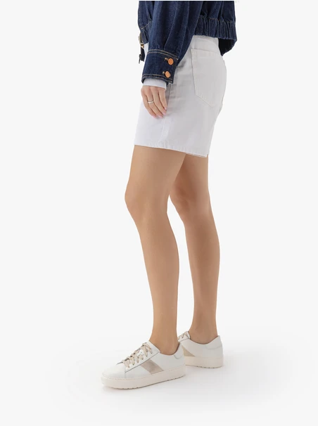 Weiße Lederhalbschuhe mit Platinriemen