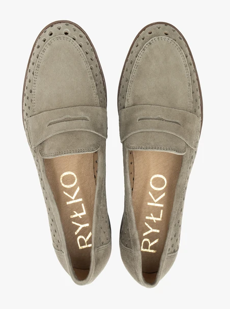Mokassins in Olive mit Perforationen