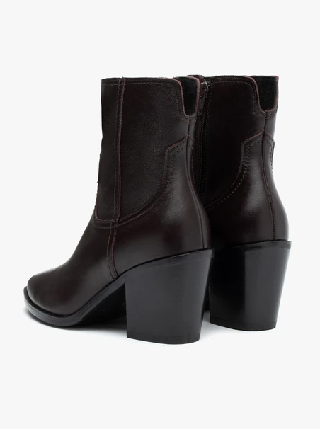 Kastanienbraune Stiletto-Stiefel