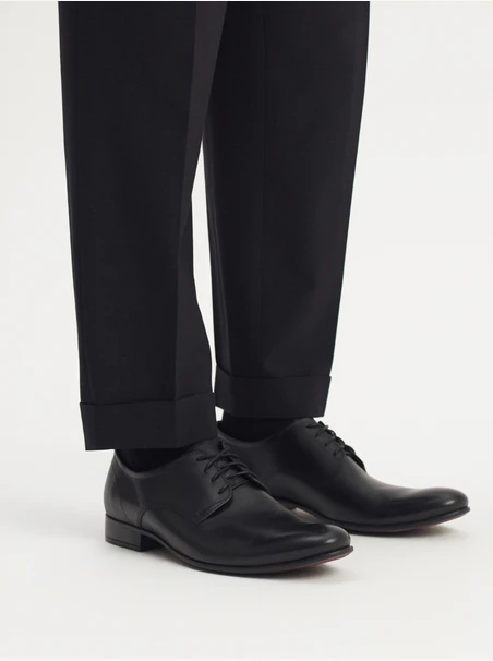 Schwarze klassische Herrenschuhe