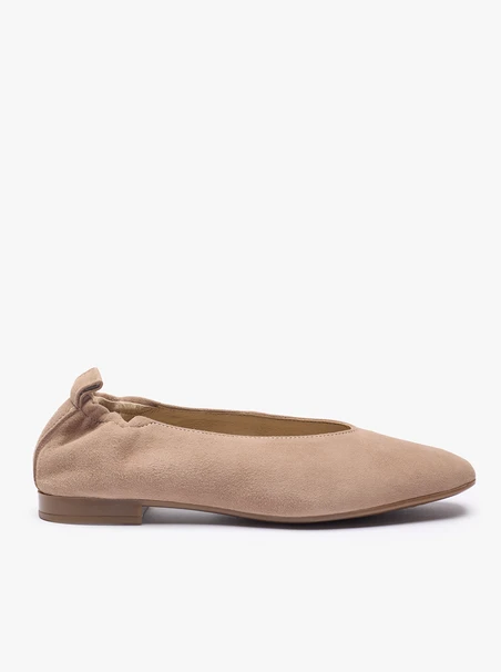 Beigefarbene Ballerinas mit Gummiband und eckiger Spitze