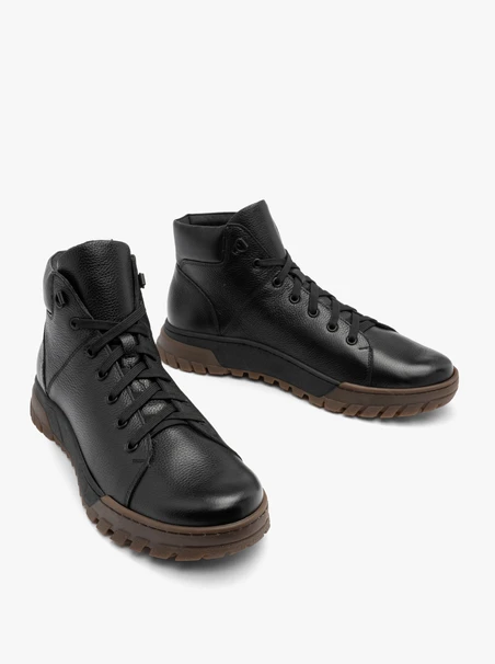 Schwarze Herrenstiefel im sportlichen Stil