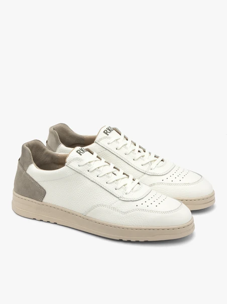 Cremefarbene Halbschuhe für Männer auf leichtem Grund
