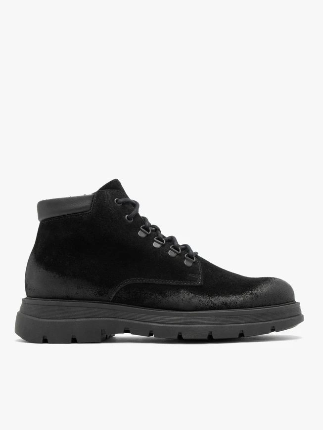 Schwarze Herrenstiefel mit festem Boden