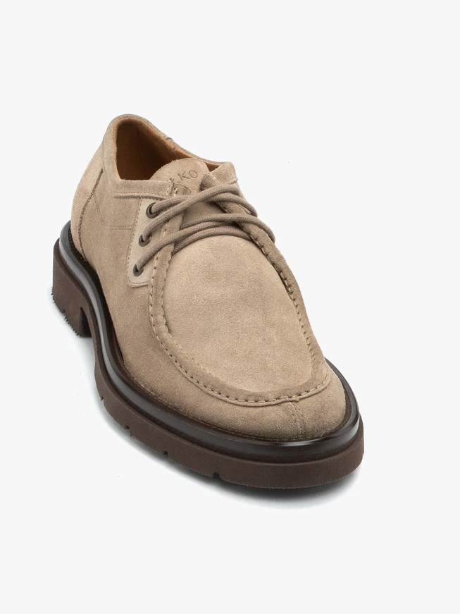 Beigefarbene Schnürhalbschuhe