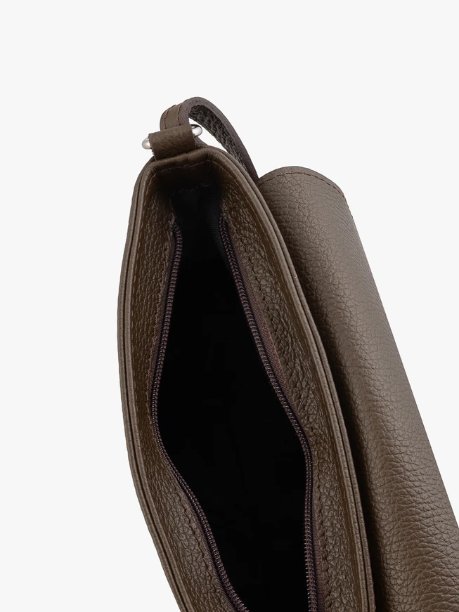 Kleine braune und olivgrüne Gürtelhandtasche