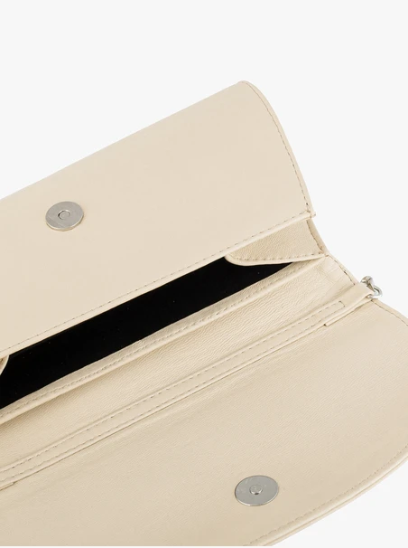 Beigefarbene Leder-Clutch-Tasche mit Kettenriemen