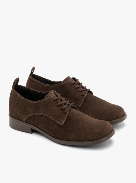 Halbschuhe aus braunem Veloursleder zum Schnüren
