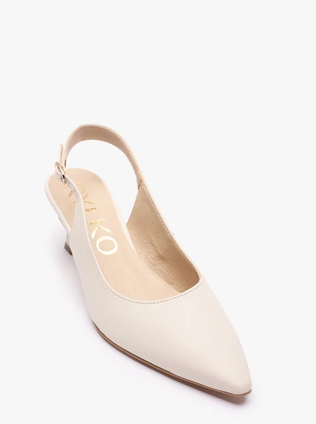 Cremefarbene Slingback-Pumps ohne Absatz