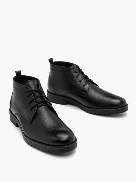 Schwarze Herrenstiefel aus Vollnarbenleder