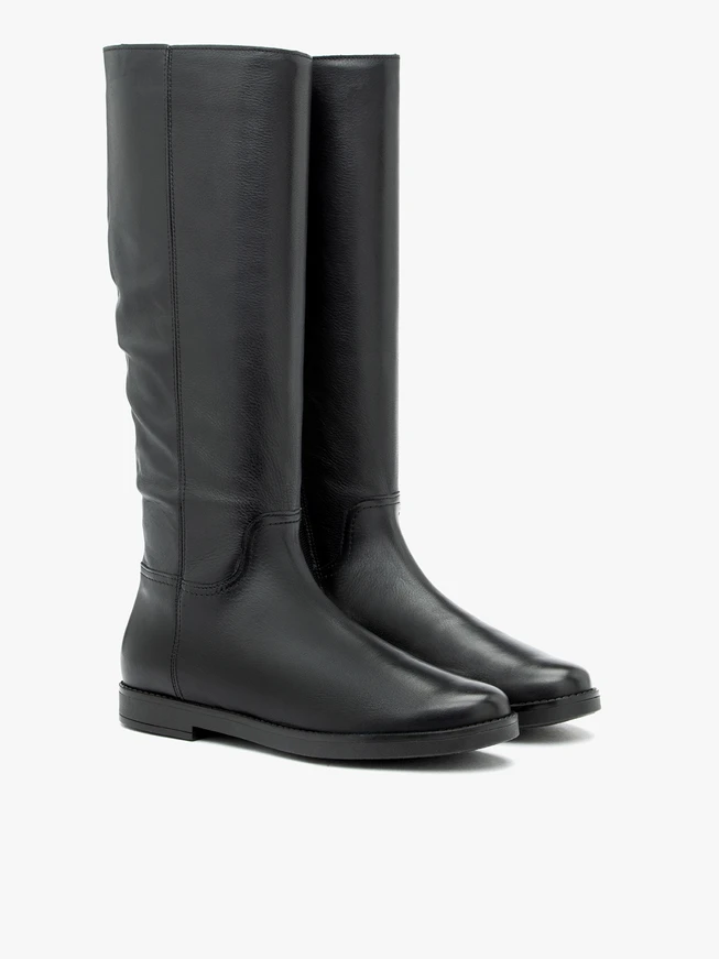 Schwarze Stiefel mit schmalem Schaft