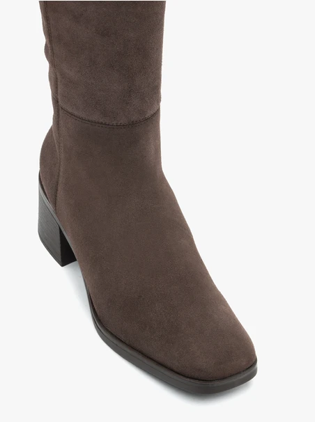 Braune Velourslederstiefel