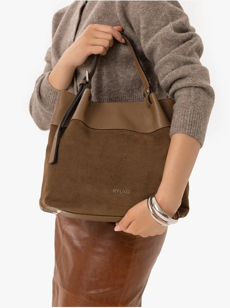 Hellbraune mittelgroße Tasche