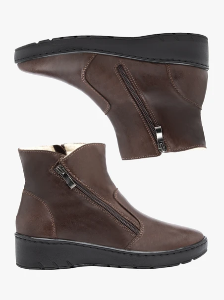Braune Stiefeletten mit Lammfellfutter