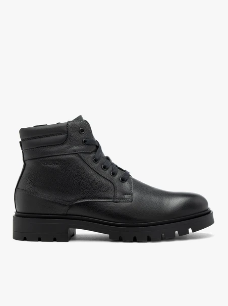 Schwarze isolierte Stiefel