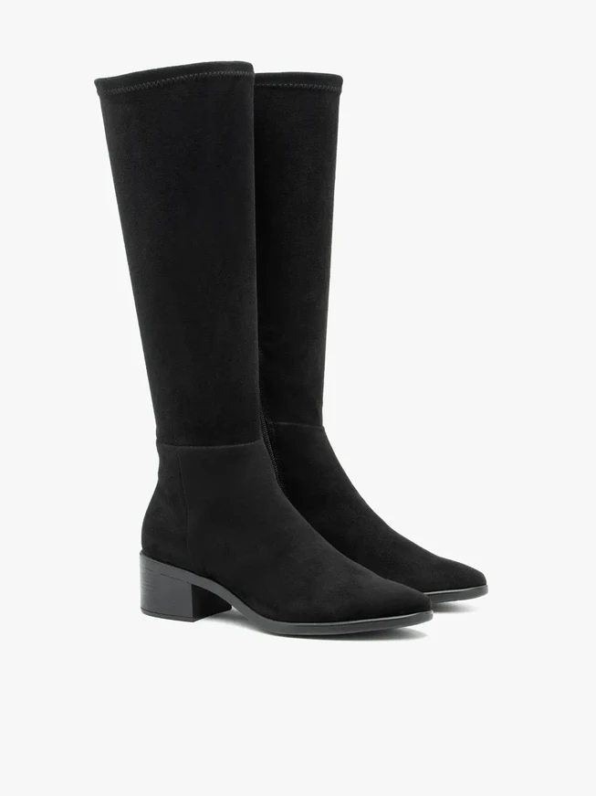 Schwarze Gummistiefel mit breitem Schaft
