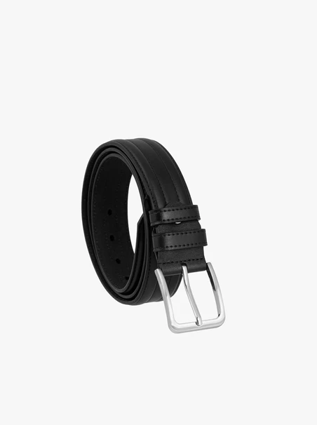 Schwarzer Gürtel aus genarbtem Leder
