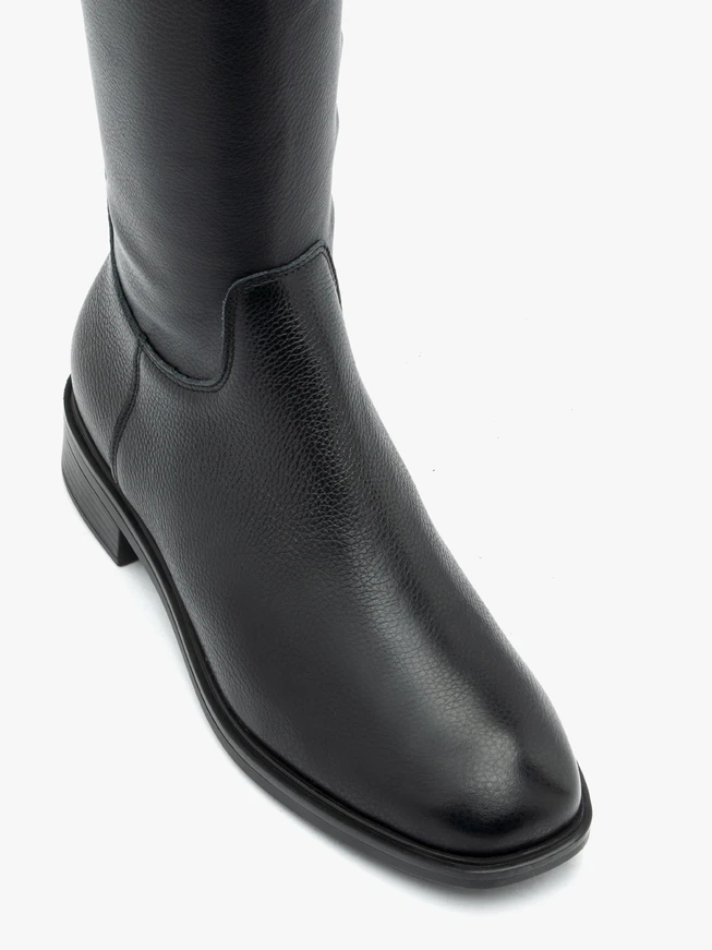 Schwarze Stiefel mit breitem, elastischem Schaft